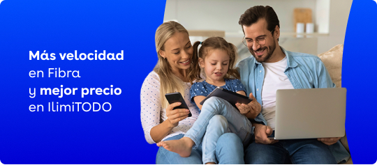 Familia disfrutando de más velocidad en la fibra y mejor precio en IlimiTODO